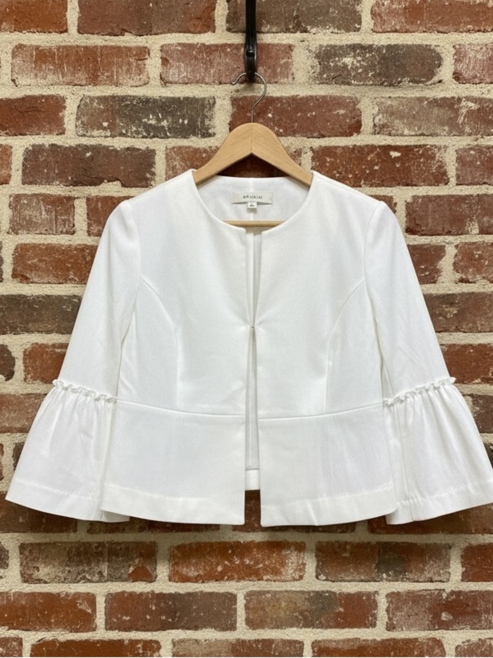 Roz & Ali White Bell Sleeve Cropped Blazer Jacket Hook Front Size S Petite